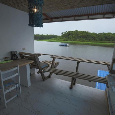 Hotel Pura Natura Riverside Тортугеро Экстерьер фото