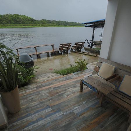 Hotel Pura Natura Riverside Тортугеро Экстерьер фото