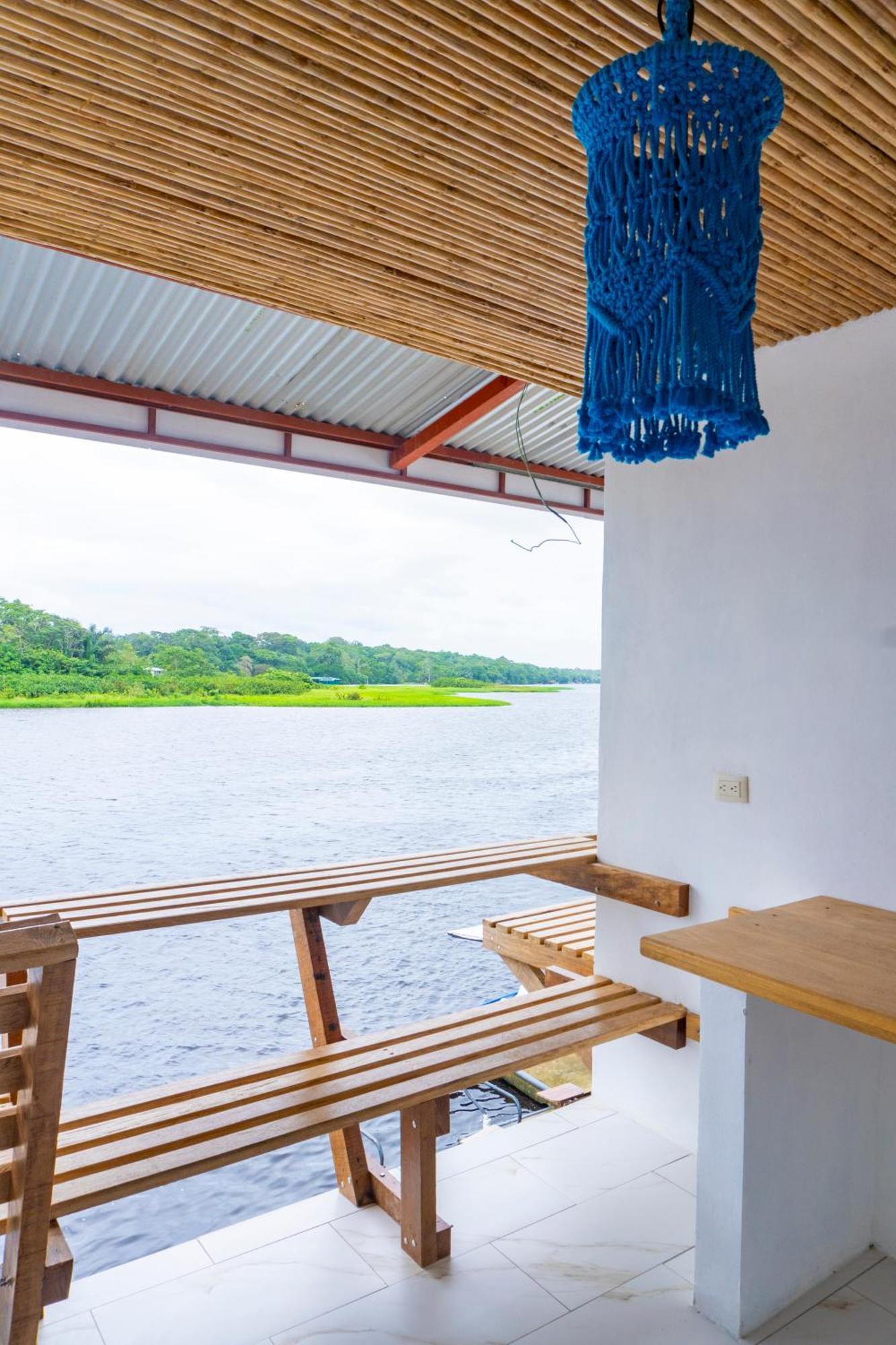 Hotel Pura Natura Riverside Тортугеро Экстерьер фото
