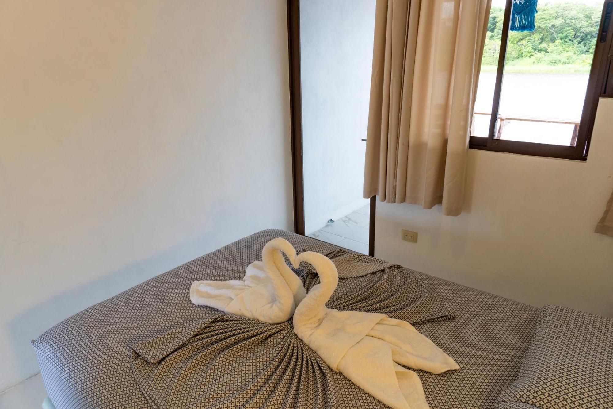 Hotel Pura Natura Riverside Тортугеро Экстерьер фото