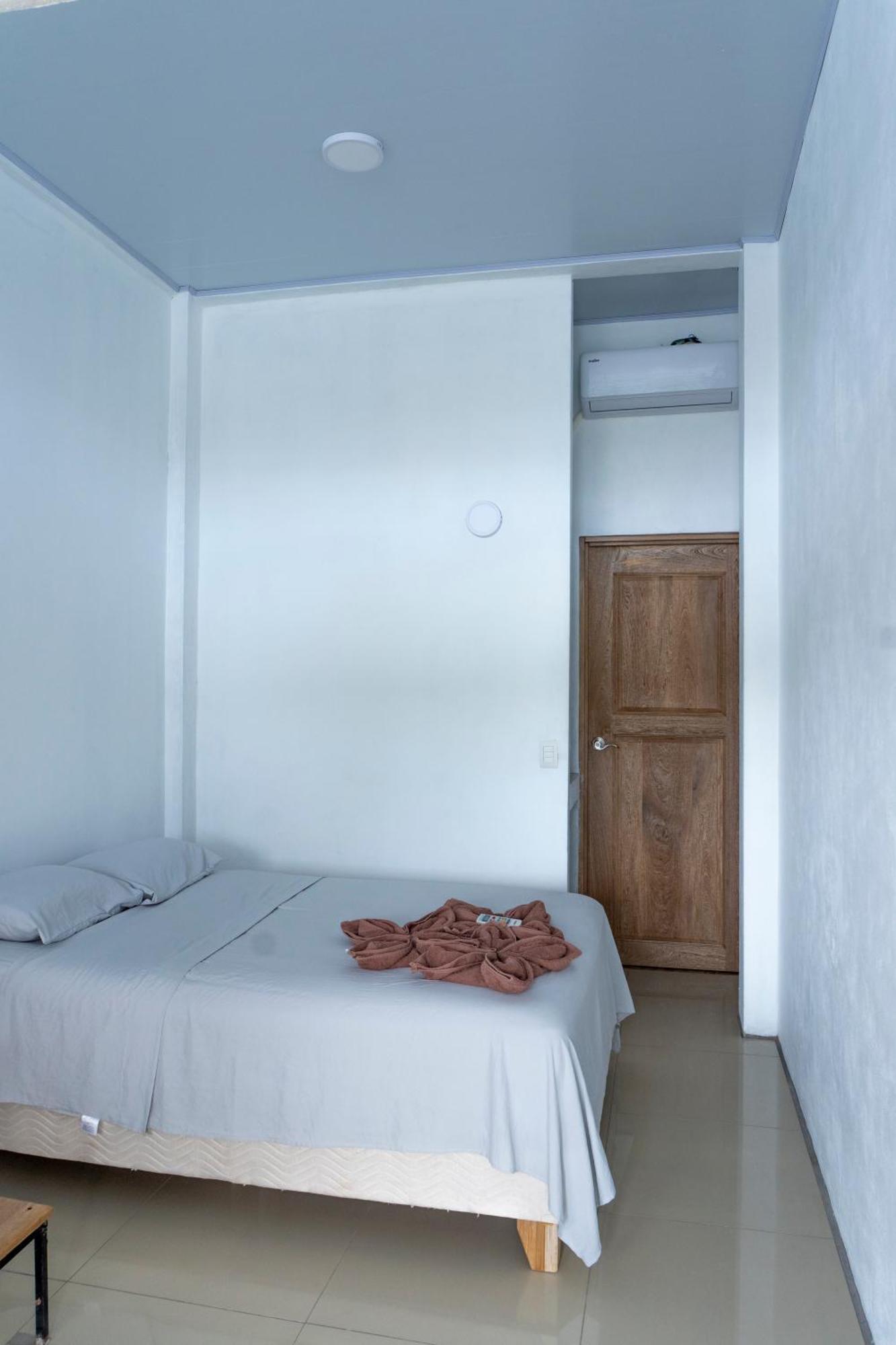 Hotel Pura Natura Riverside Тортугеро Экстерьер фото