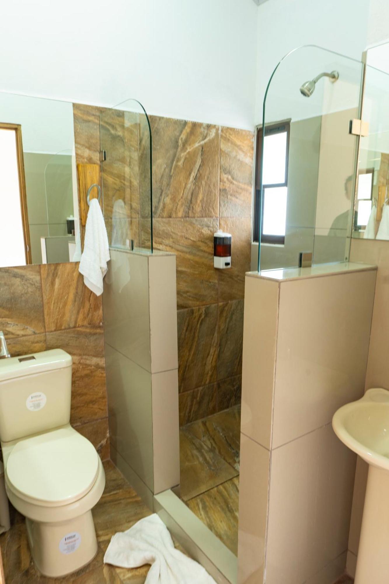 Hotel Pura Natura Riverside Тортугеро Экстерьер фото