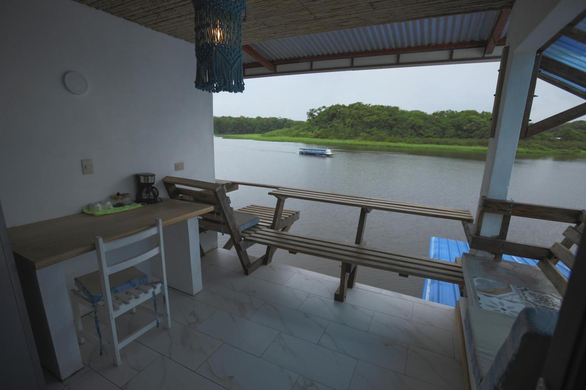 Hotel Pura Natura Riverside Тортугеро Экстерьер фото