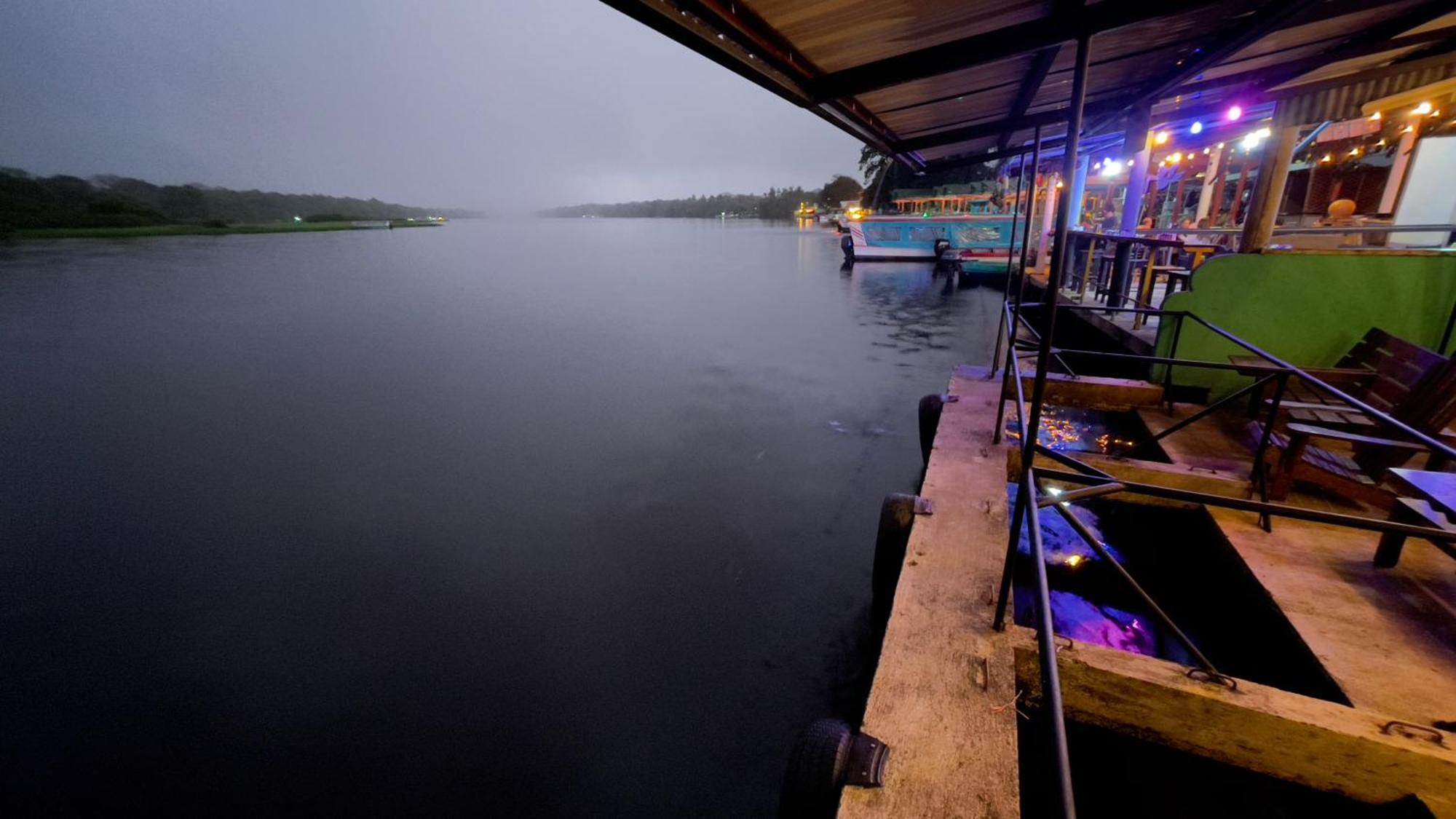 Hotel Pura Natura Riverside Тортугеро Экстерьер фото